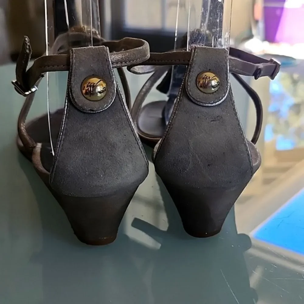 Giuseppe‎ Zanotti Crystal Embellished T-Strap Boho Luxe  Chic Sandals Size 39.5